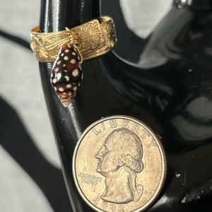 97. Shell and heirloom ring